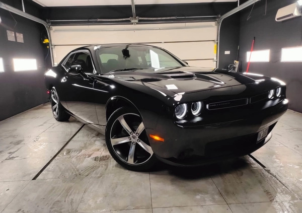 Dodge Challenger cena 135000 przebieg: 25980, rok produkcji 2019 z Radom małe 781